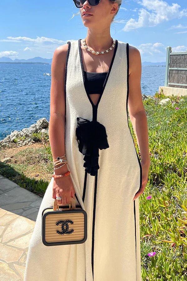 Beautifully Finished Dress in a Timeless Design