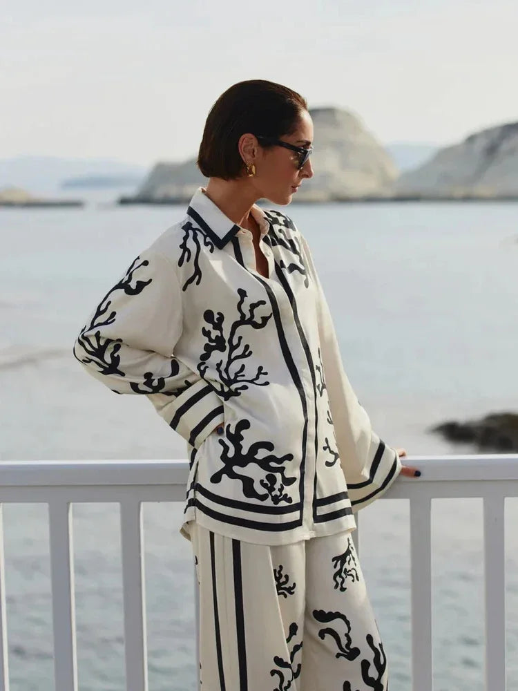 Well Tailored Blouse with a Graceful Silhouette