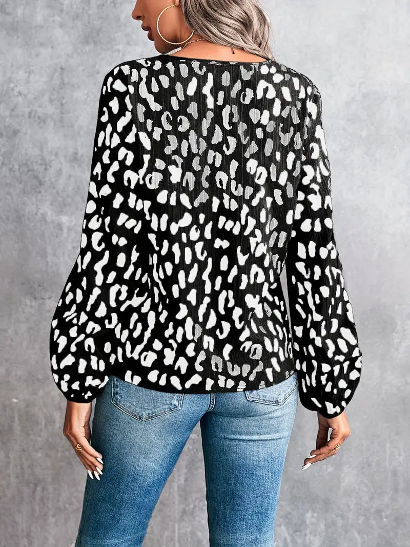 Effortlessly Elegant Blouse with a Timeless Design