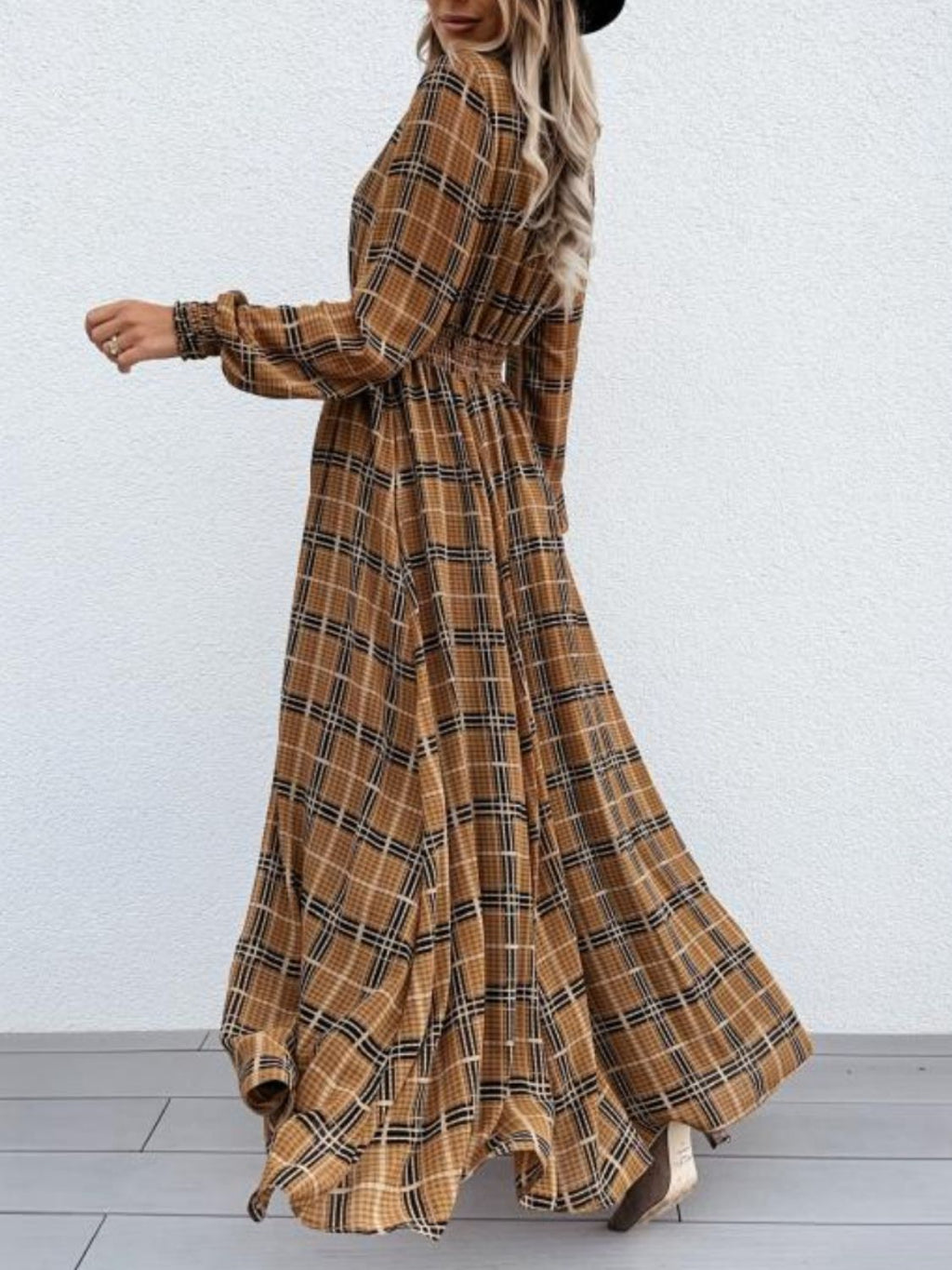 Classic Vintage Dress with a Flattering Fit