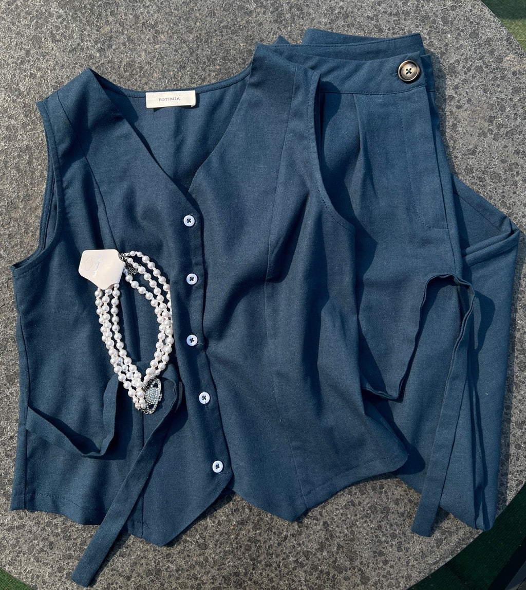 Elegantly Styled Trousers for Everyday Wear