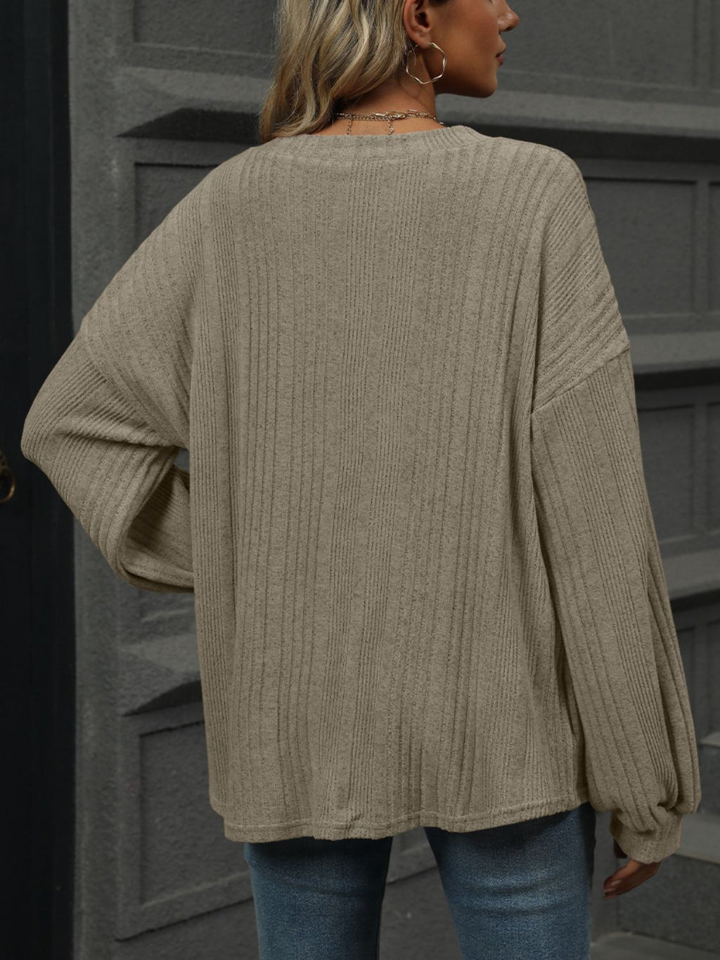 Well Tailored T-Shirt with a Graceful Silhouette