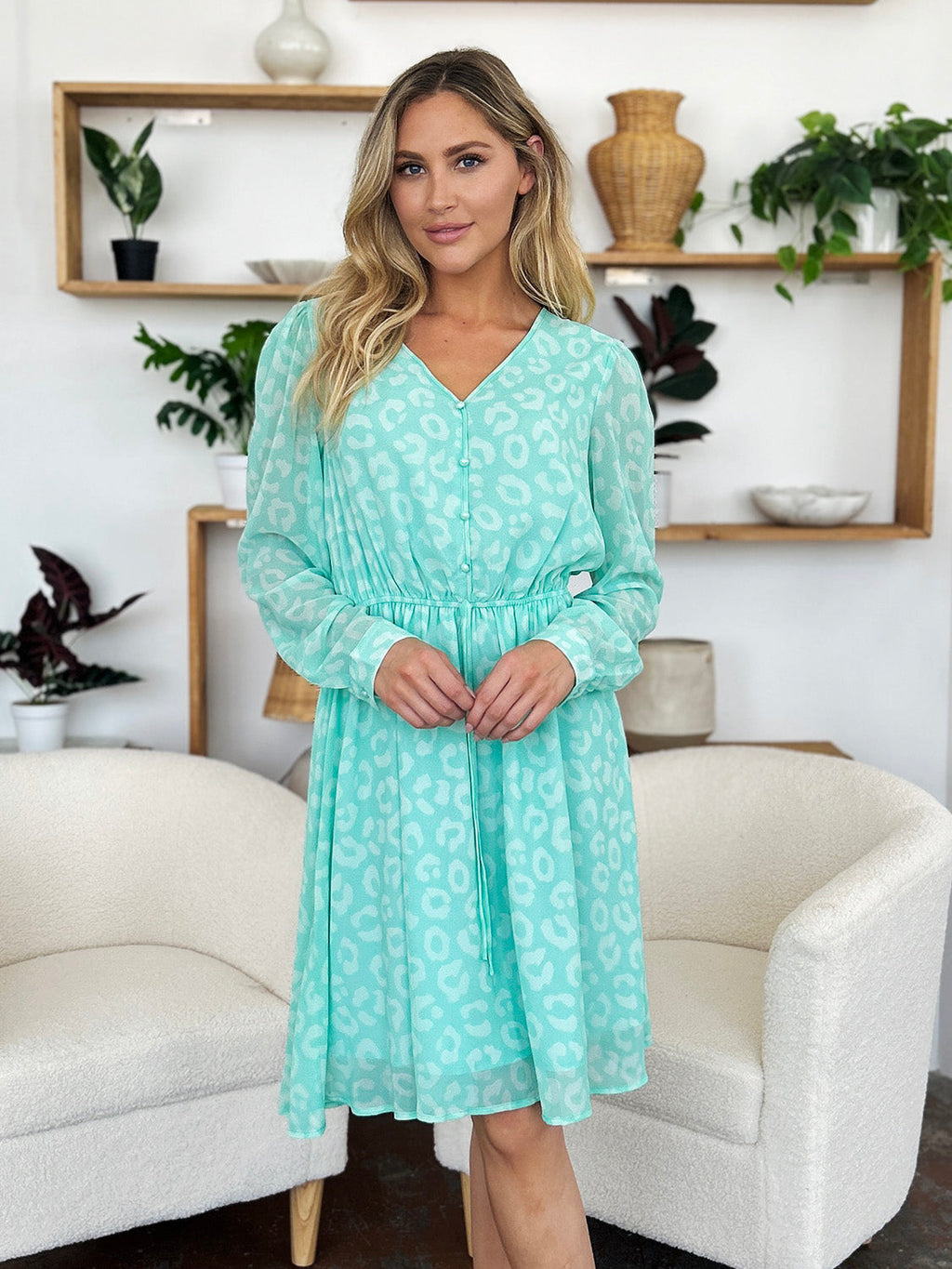 Beautifully Finished Dress in a Timeless Design