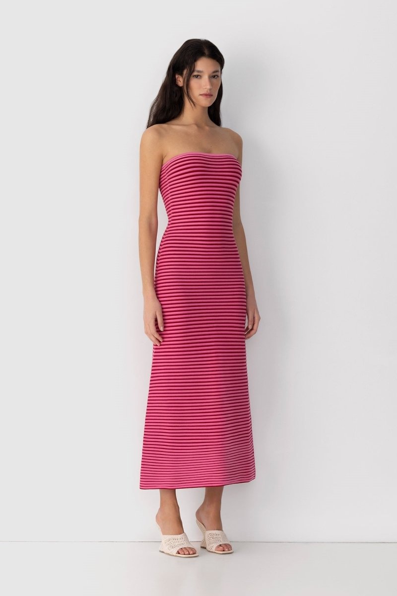 Well Tailored Dress with a Graceful Silhouette