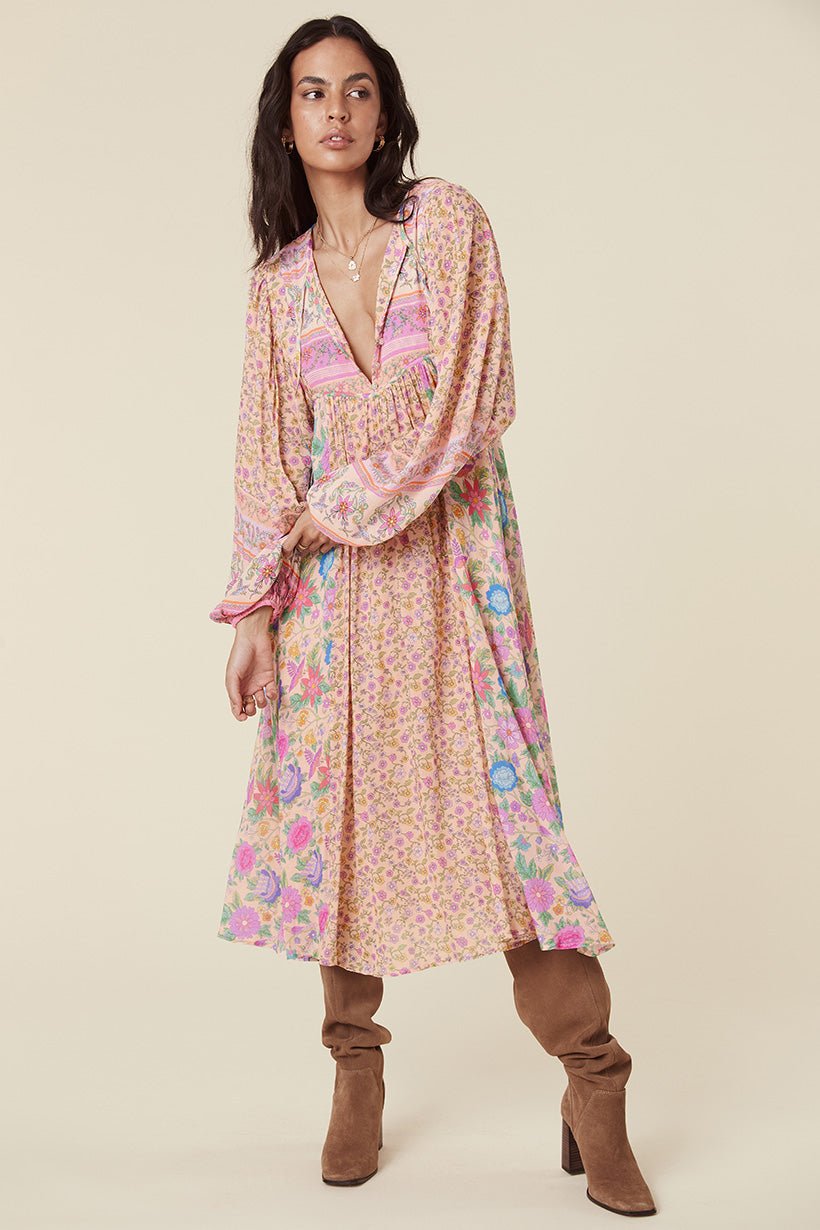 Gracefully Styled Dress for Any Occasion