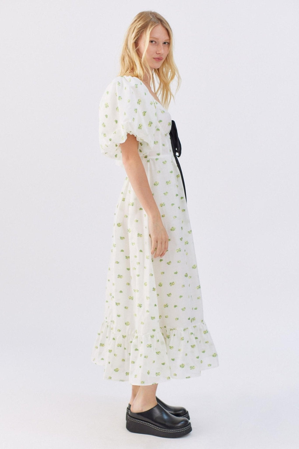Beautifully Finished Dress in a Timeless Design