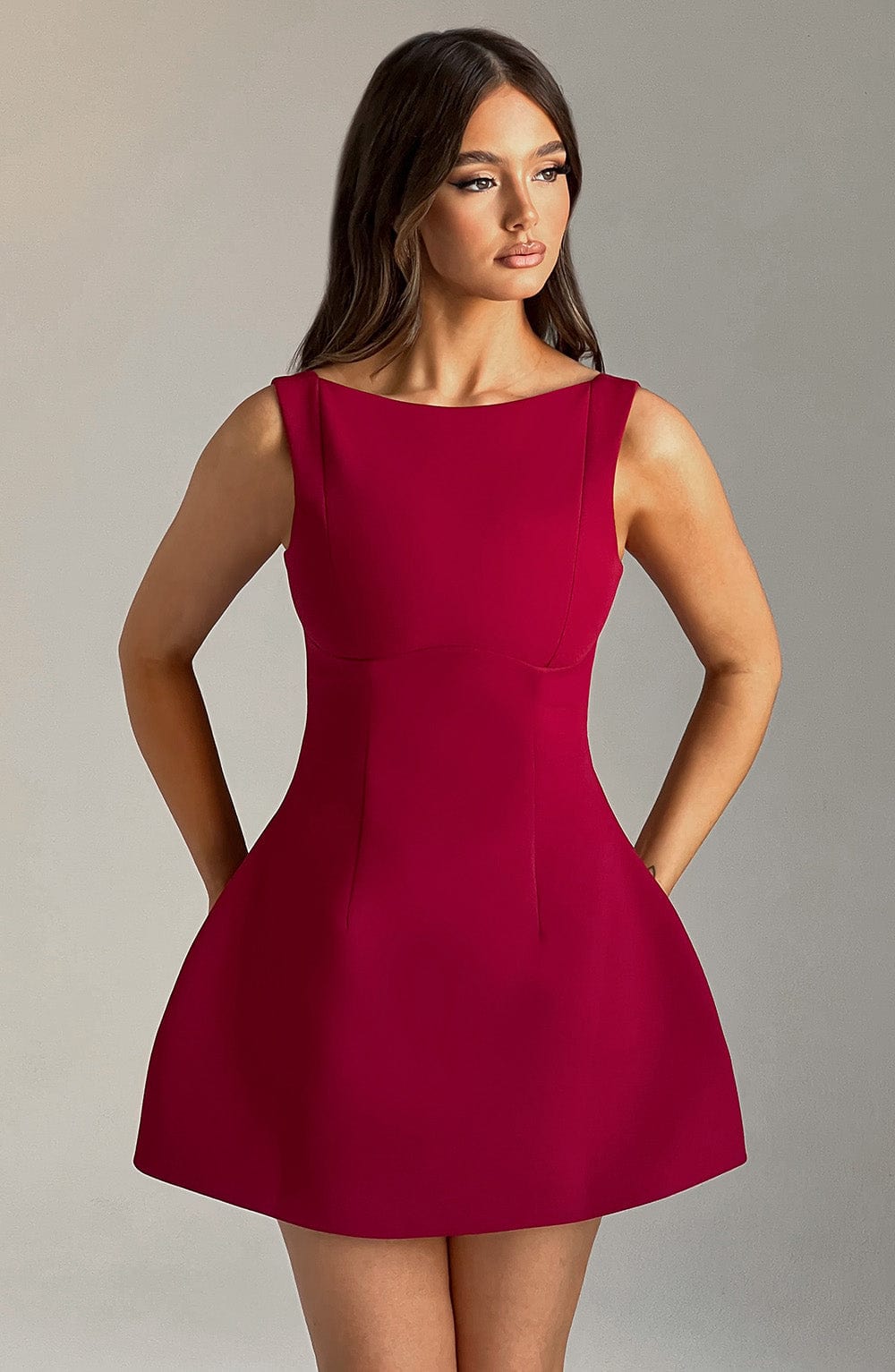 Well Tailored Dress with a Graceful Silhouette