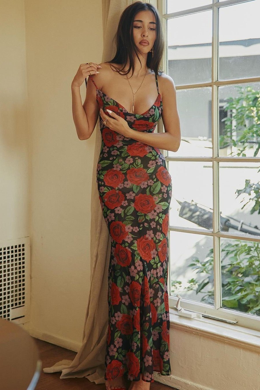 Well Tailored Dress with a Graceful Silhouette