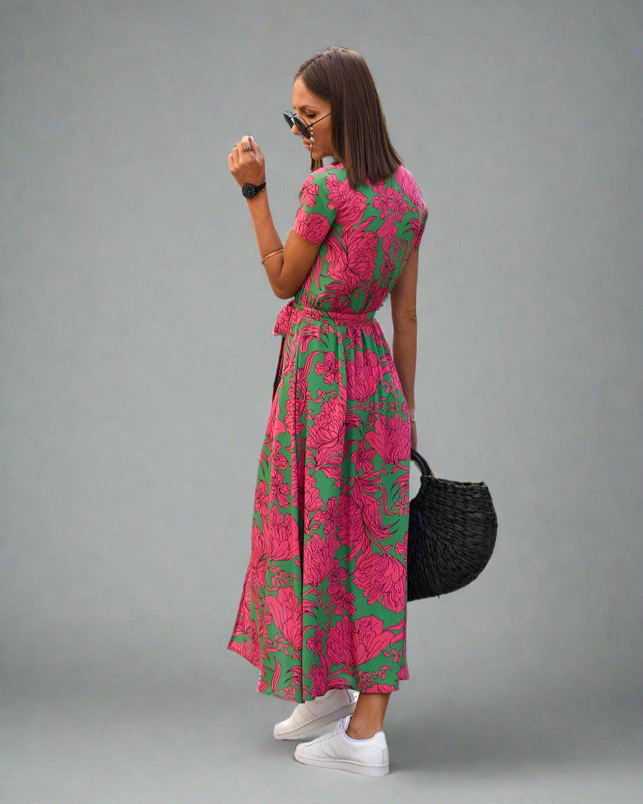 Well Tailored Dress with a Graceful Silhouette