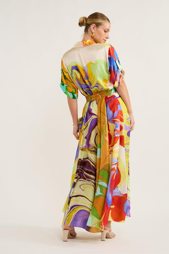 Effortlessly Elegant Blouse with a Timeless Design
