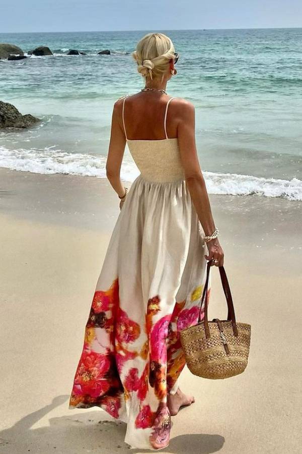 Well Tailored Dress with a Graceful Silhouette