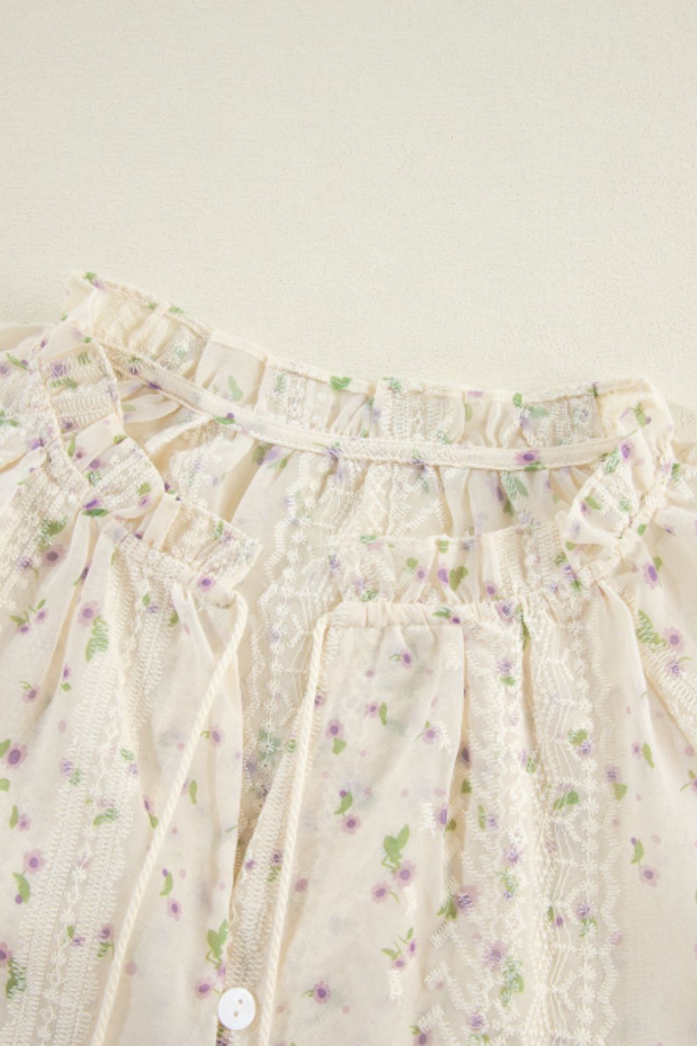 Effortlessly Elegant Blouse with a Timeless Design