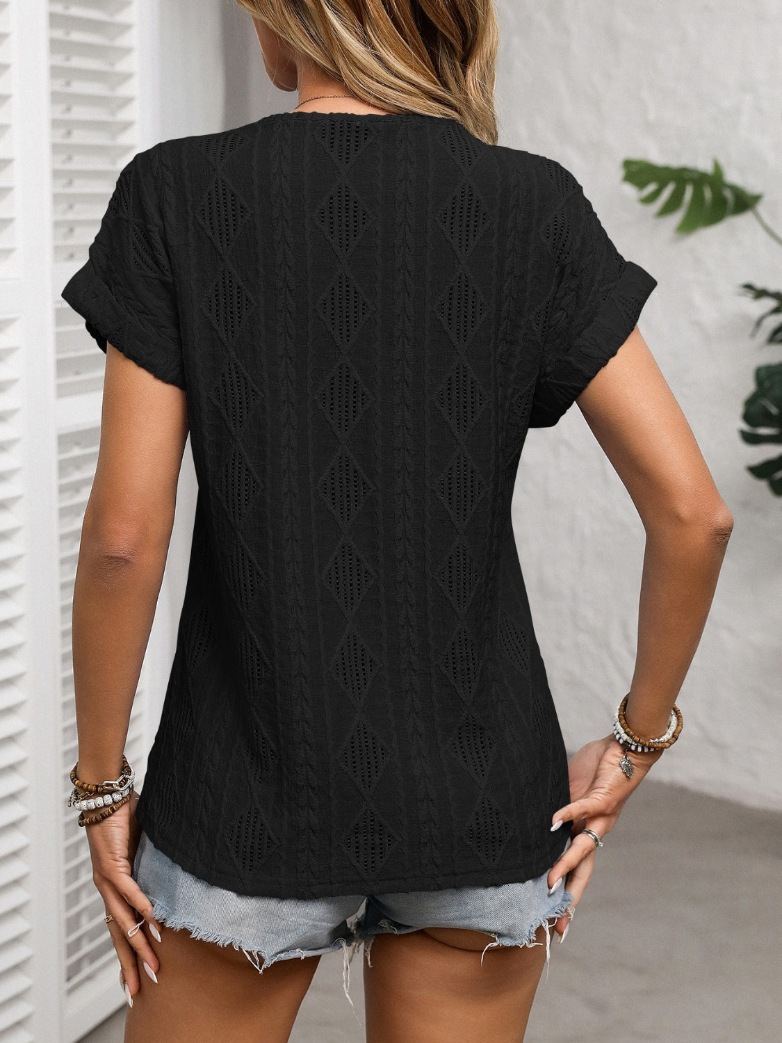 Well Tailored T-Shirt with a Graceful Silhouette