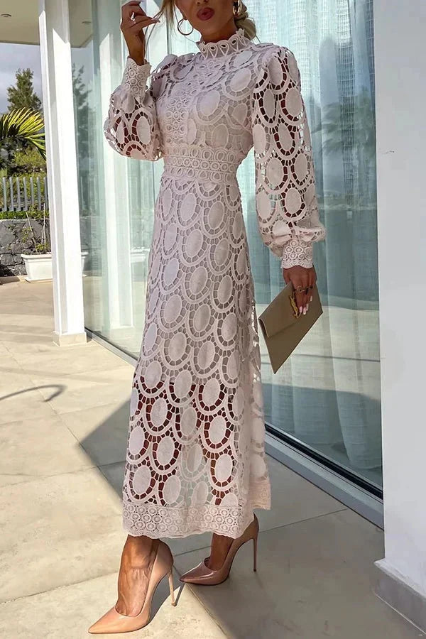 Effortlessly Elegant Dress with a Timeless Design
