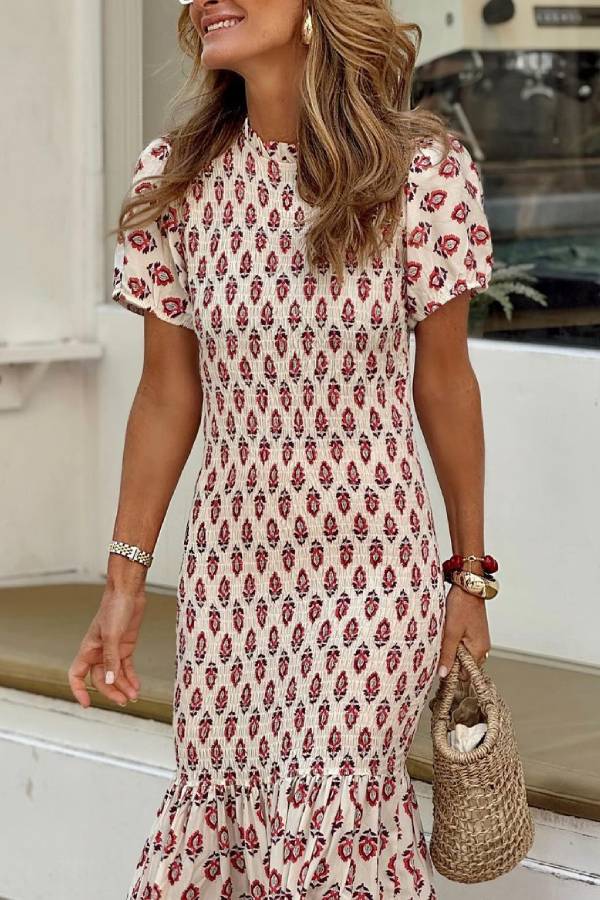 Well Tailored Dress with a Graceful Silhouette