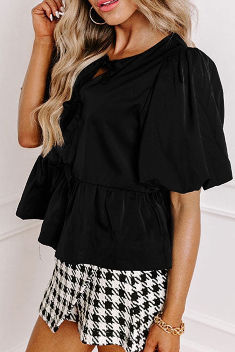 Effortlessly Elegant Blouse with a Timeless Design