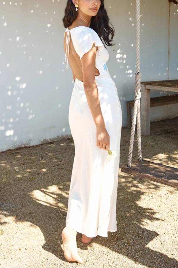 Effortlessly Elegant Dress with a Timeless Design