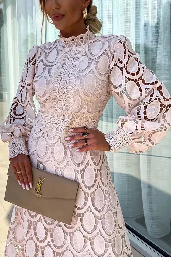 Effortlessly Elegant Dress with a Timeless Design