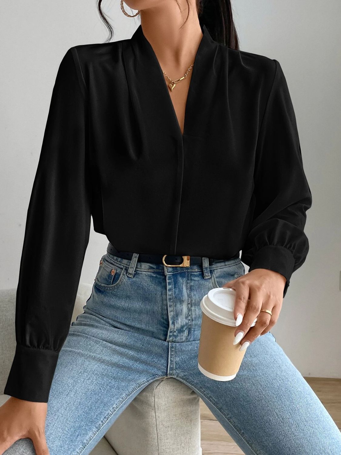 Effortlessly Elegant Shirt with a Timeless Design