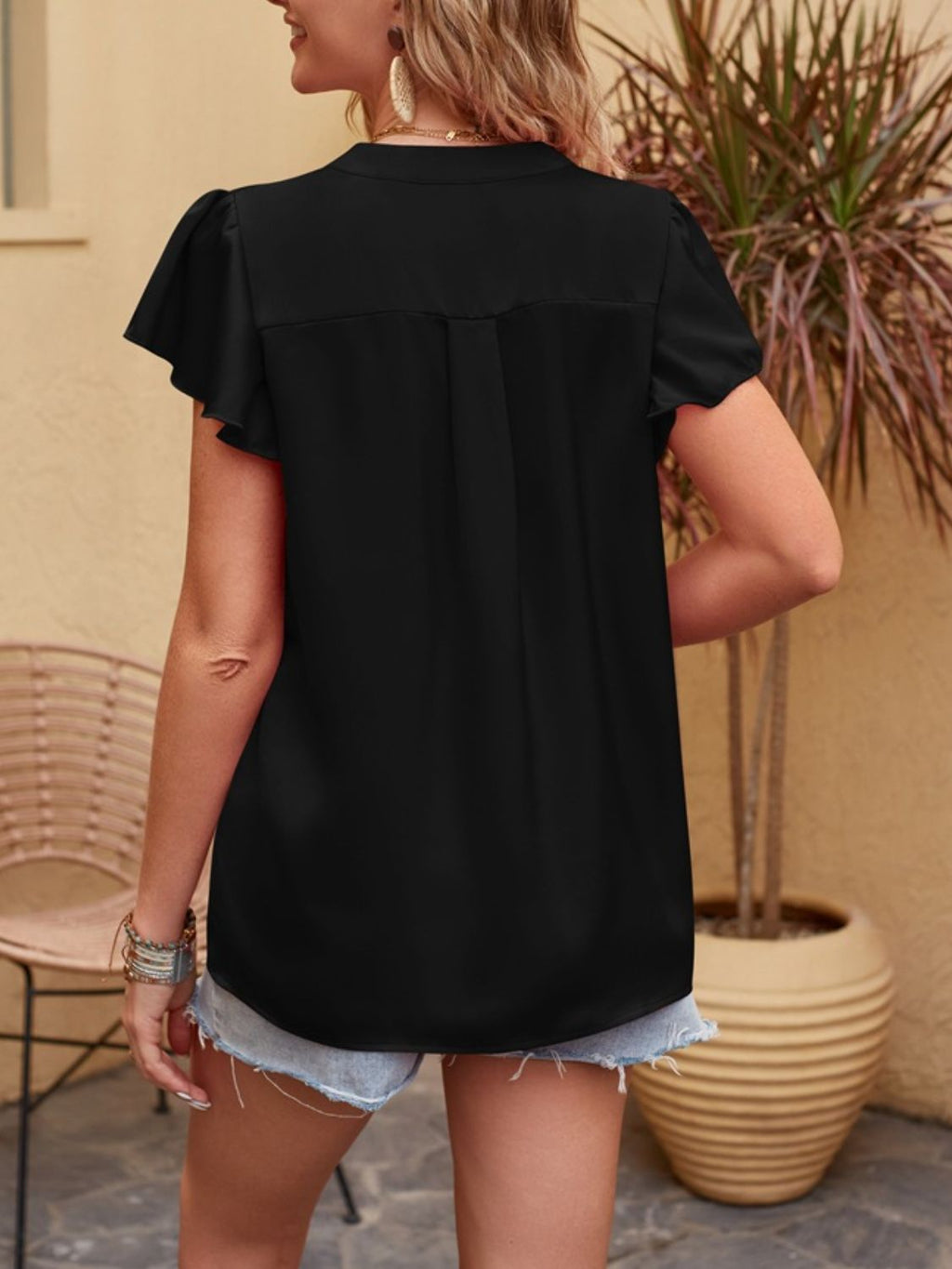 Sophisticated Blouse with a Clean Classic Look