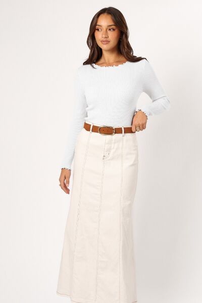 Well Tailored T-Shirt with a Graceful Silhouette