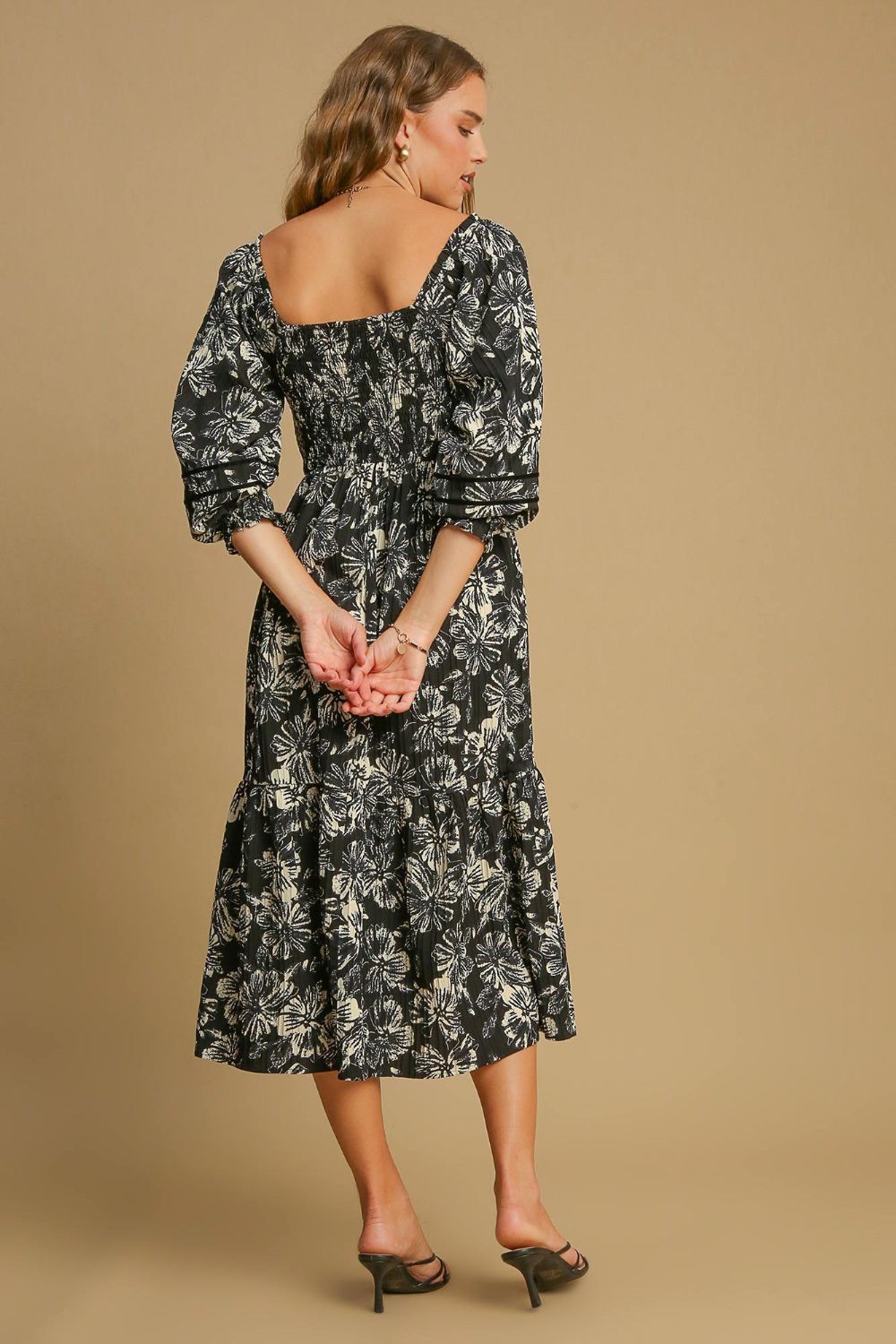Effortlessly Elegant Dress with a Timeless Design