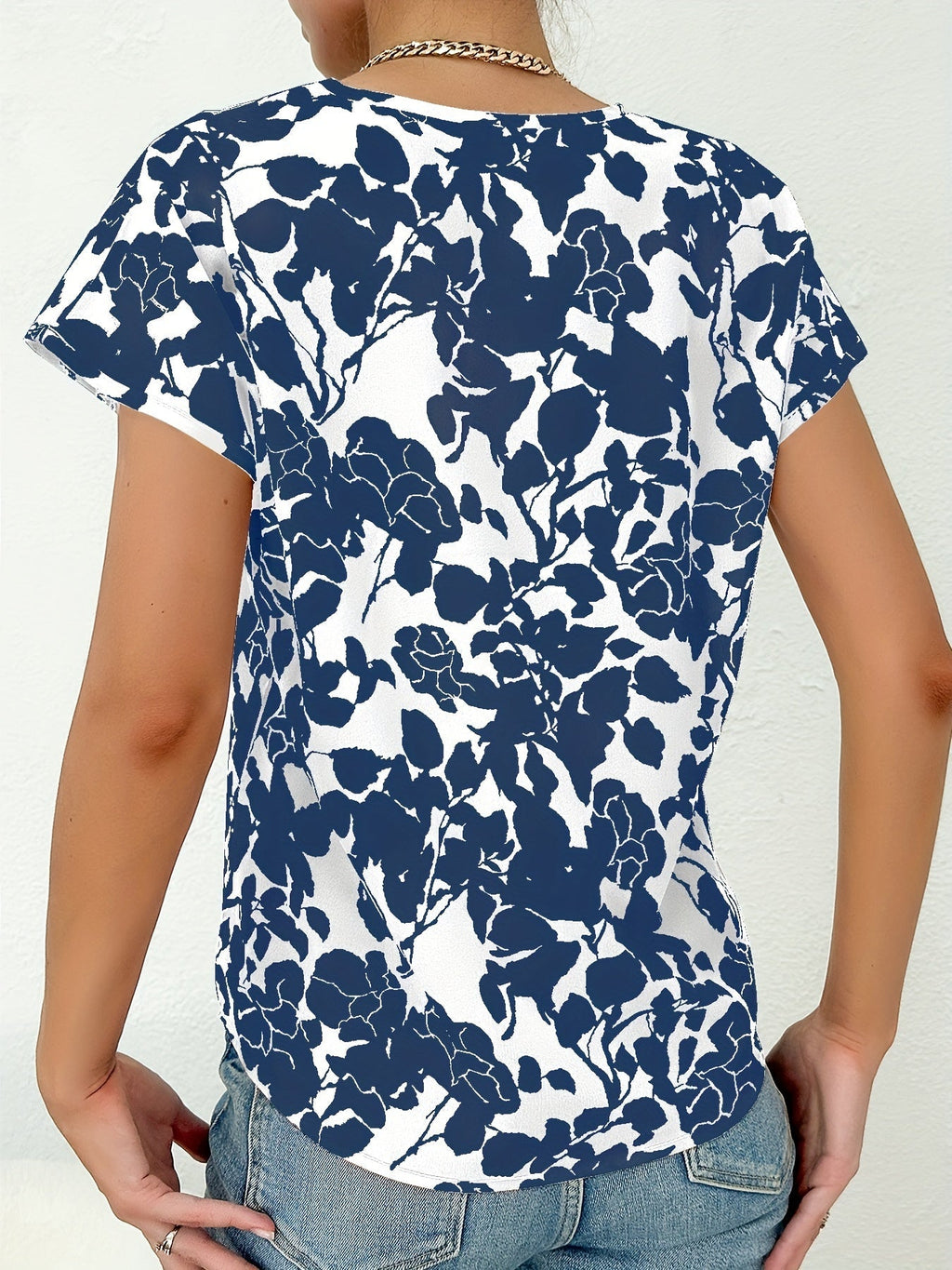 Effortlessly Elegant Blouse with a Timeless Design