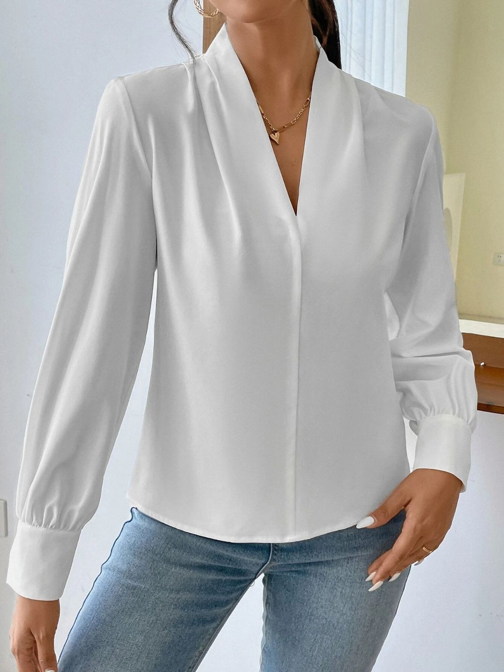 Effortlessly Elegant Shirt with a Timeless Design