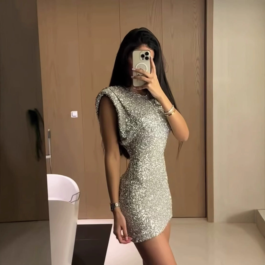 Beautifully Finished Dress in a Timeless Design
