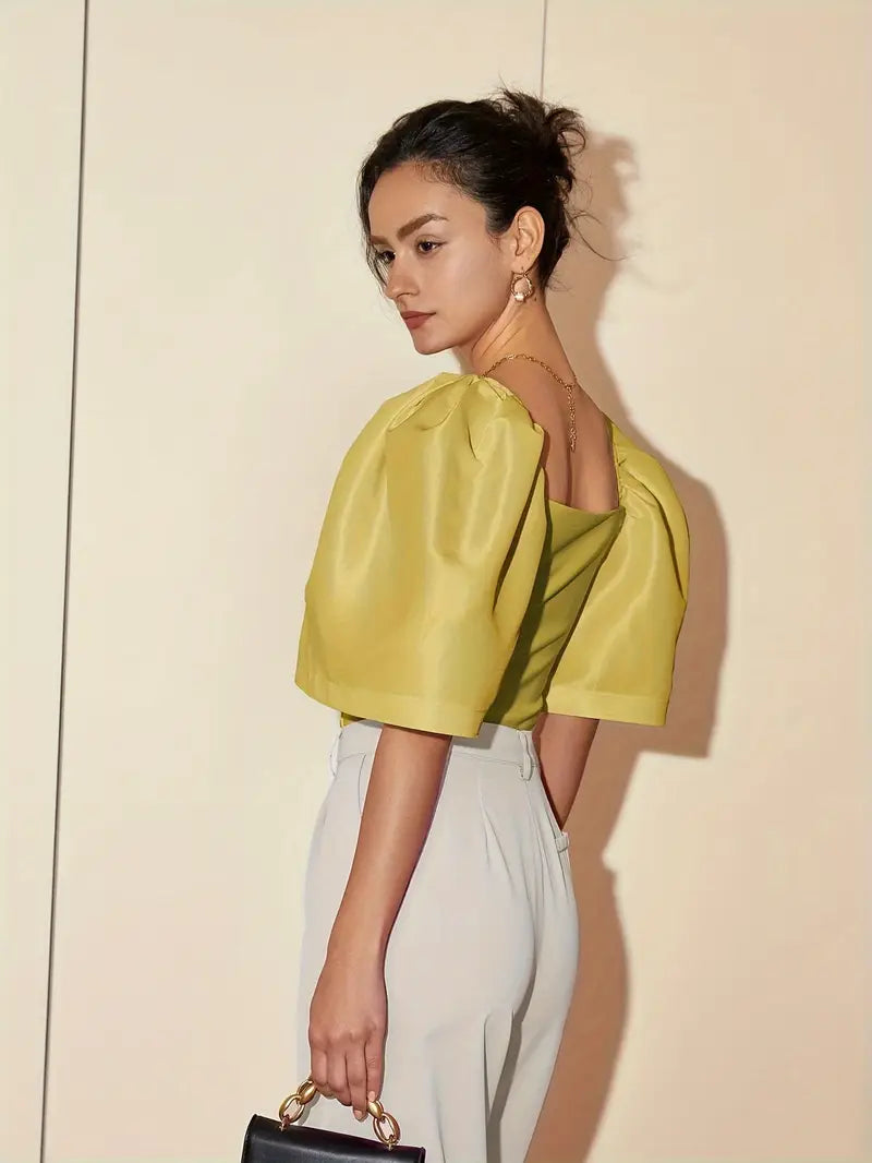 Well Tailored Blouse with a Graceful Silhouette