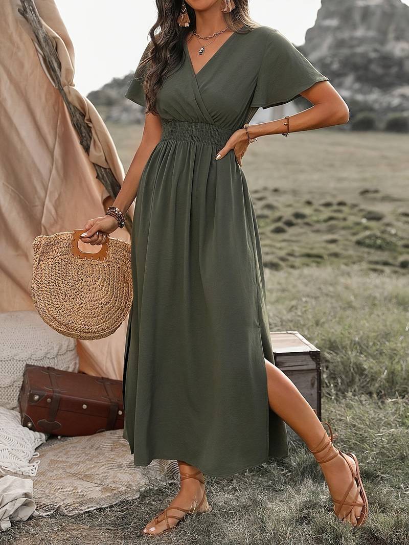 Well Tailored Dress with a Graceful Silhouette