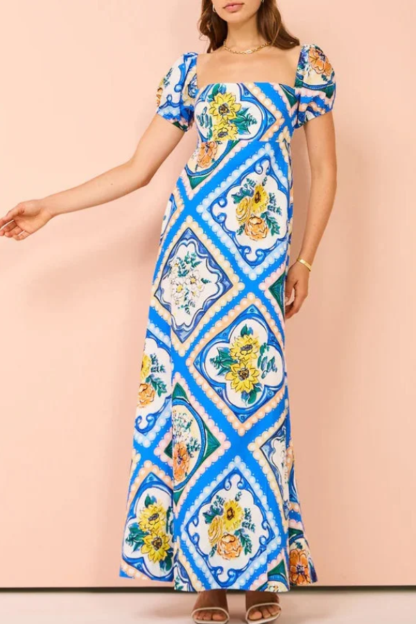 Classic Vintage Dress with a Flattering Fit