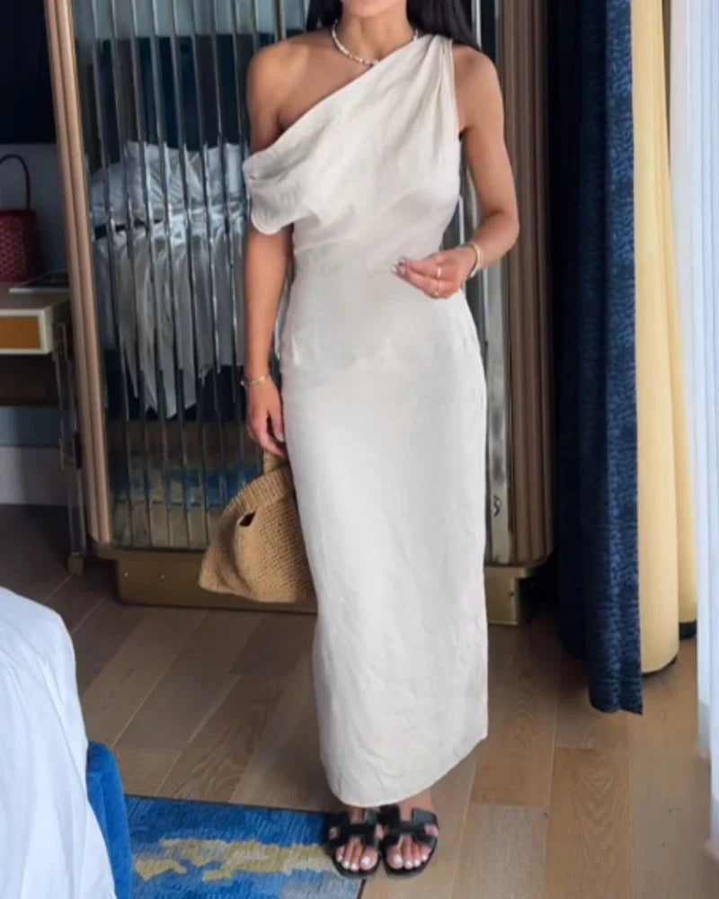 Well Tailored Dress with a Graceful Silhouette