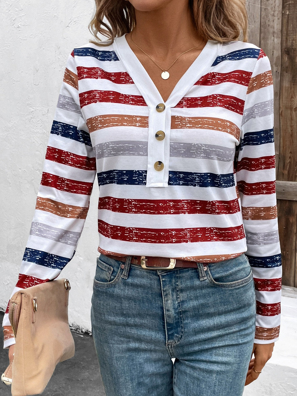 Effortlessly Elegant T-Shirt with a Timeless Design