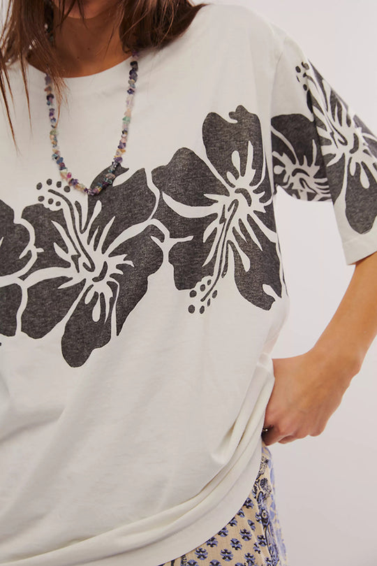 Well Tailored T-Shirt with a Graceful Silhouette