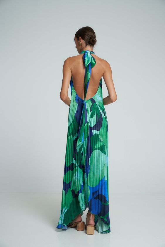 Beautifully Crafted Dress in a Classic Style