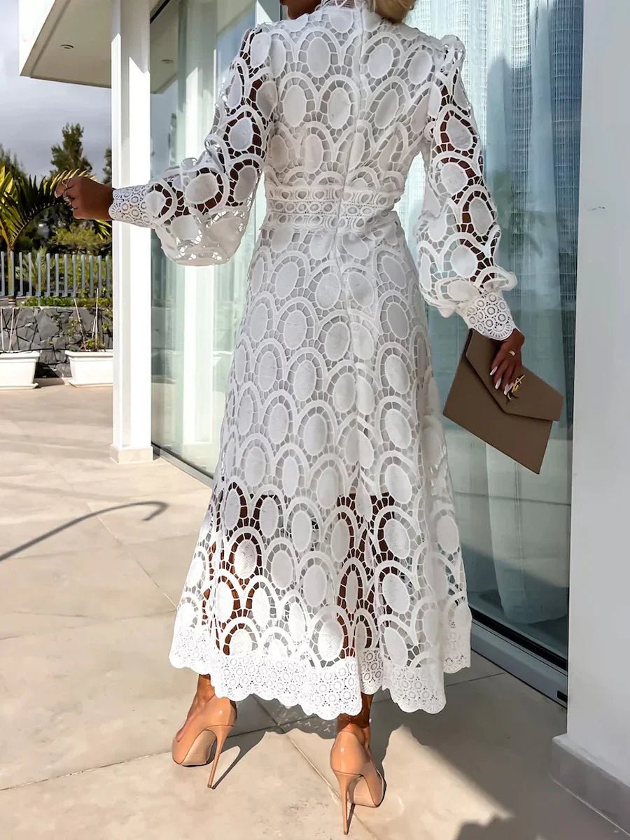 Well Tailored Dress with a Graceful Silhouette