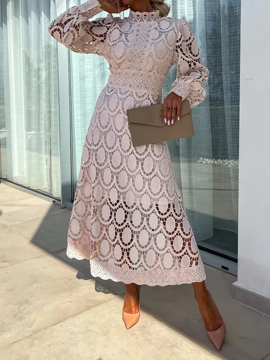 Well Tailored Dress with a Graceful Silhouette