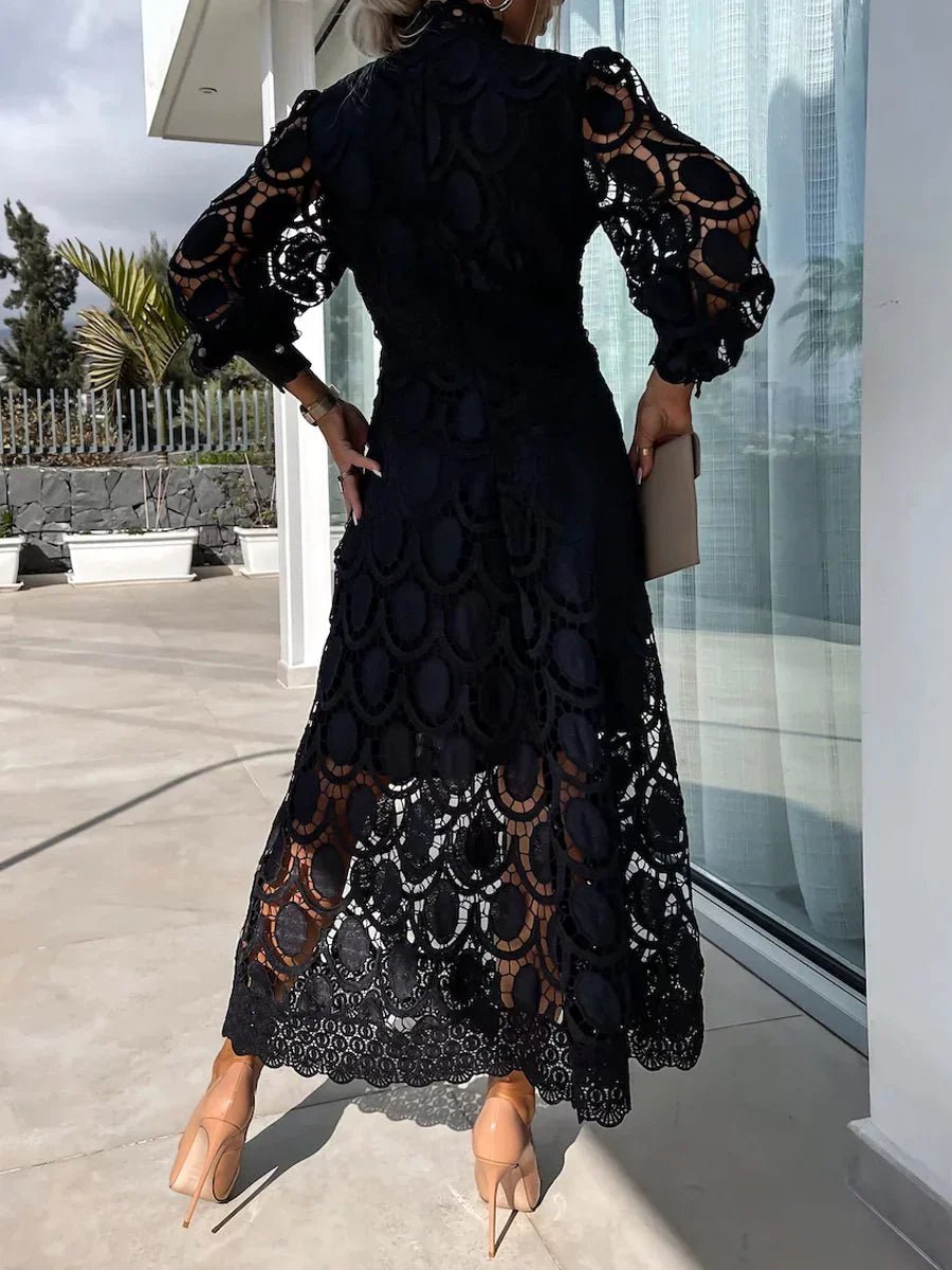 Well Tailored Dress with a Graceful Silhouette