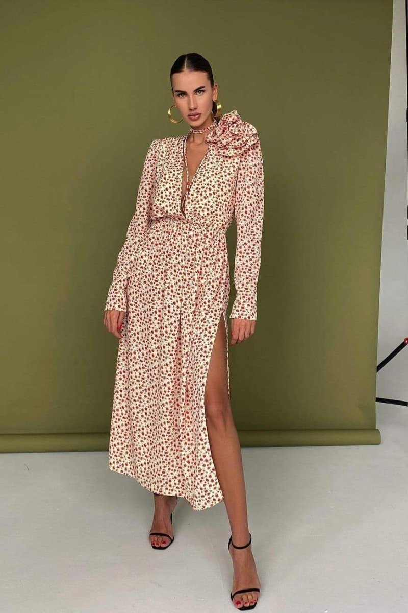 Gracefully Styled Dress for Any Occasion