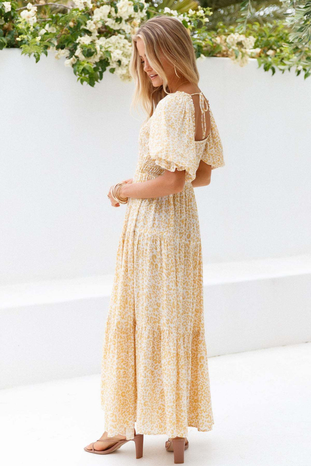 Effortlessly Elegant Dress with a Timeless Design