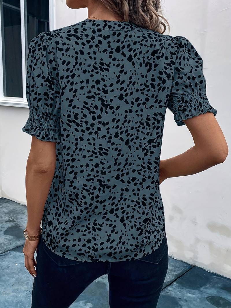Effortlessly Elegant Blouse with a Timeless Design