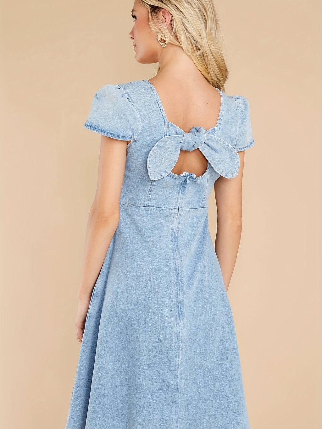 Effortlessly Elegant Dress with a Timeless Design