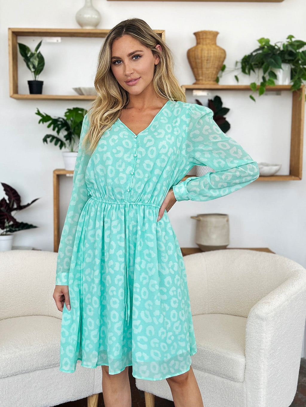 Beautifully Finished Dress in a Timeless Design
