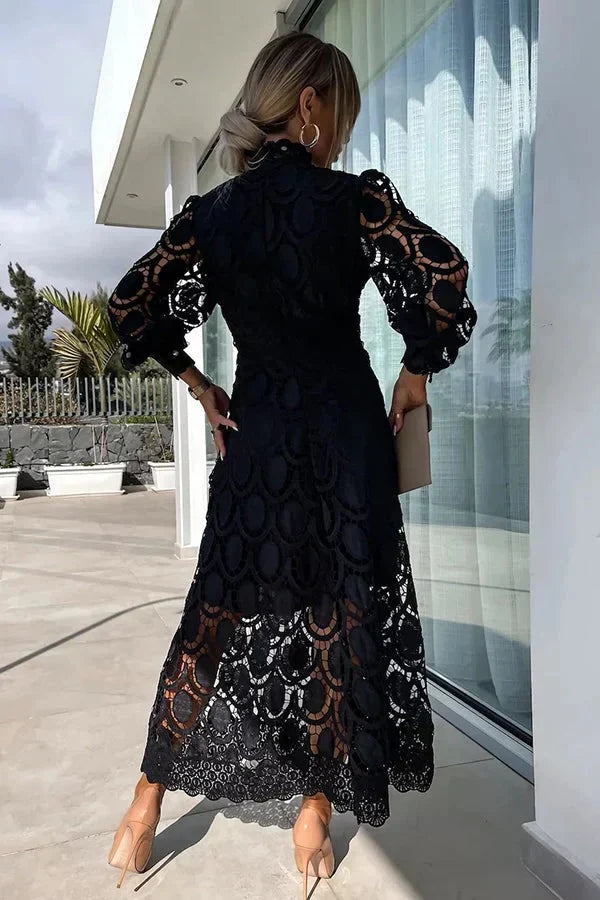 Effortlessly Elegant Dress with a Timeless Design