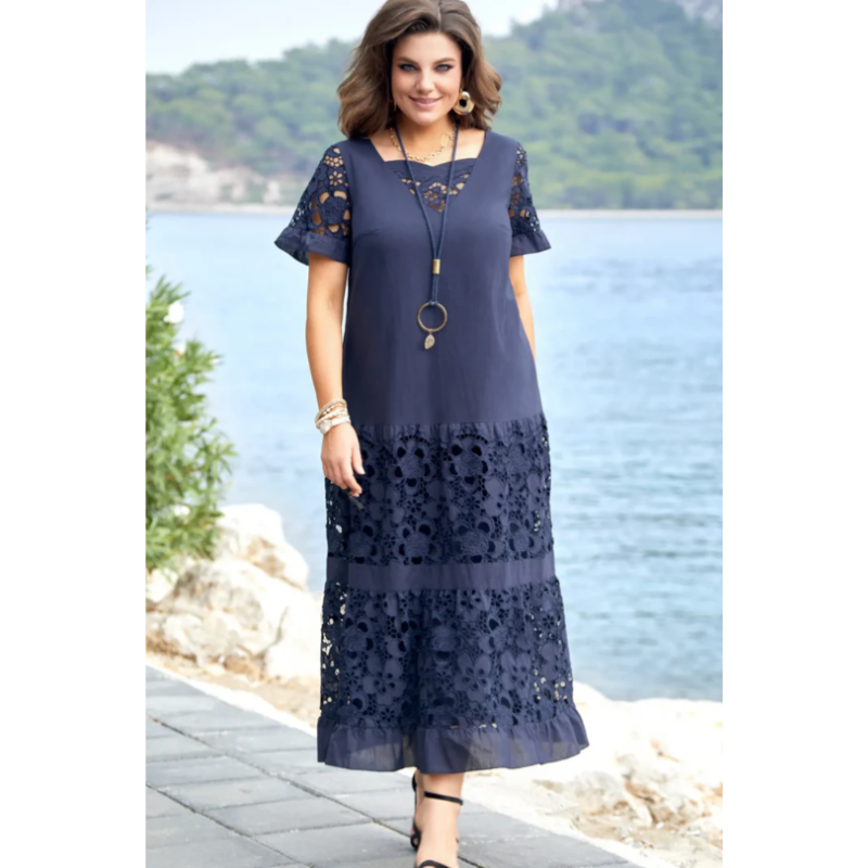 Well Tailored Dress with a Graceful Silhouette