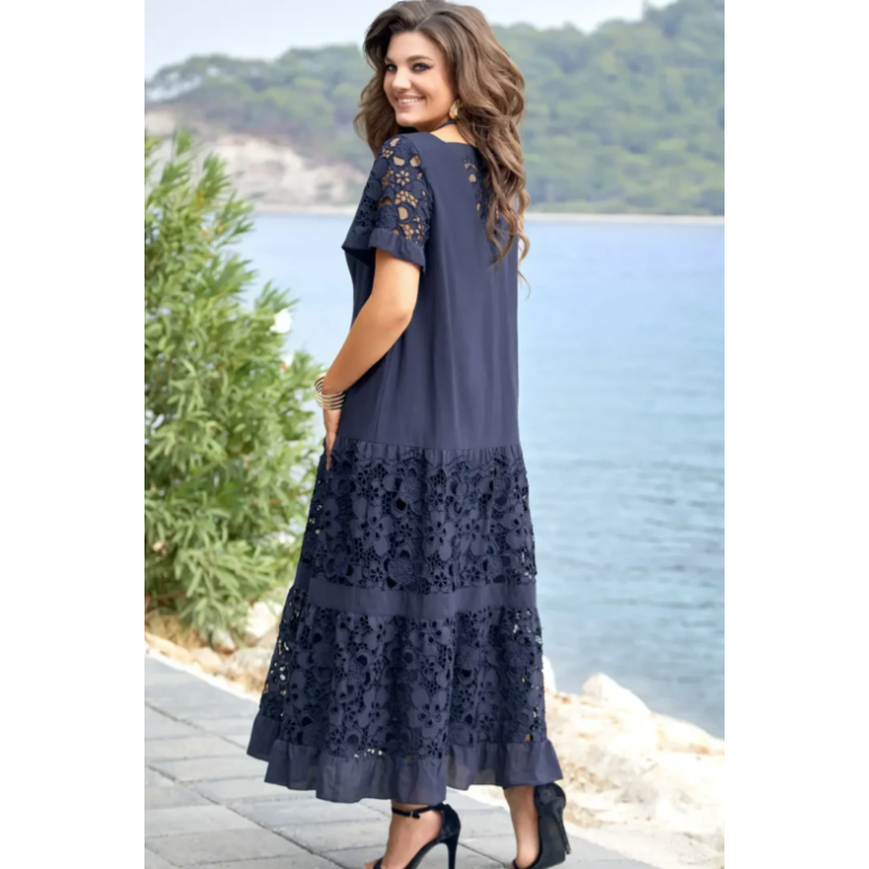 Well Tailored Dress with a Graceful Silhouette