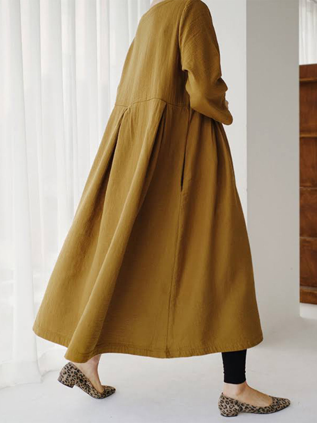Beautifully Finished Dress in a Timeless Design