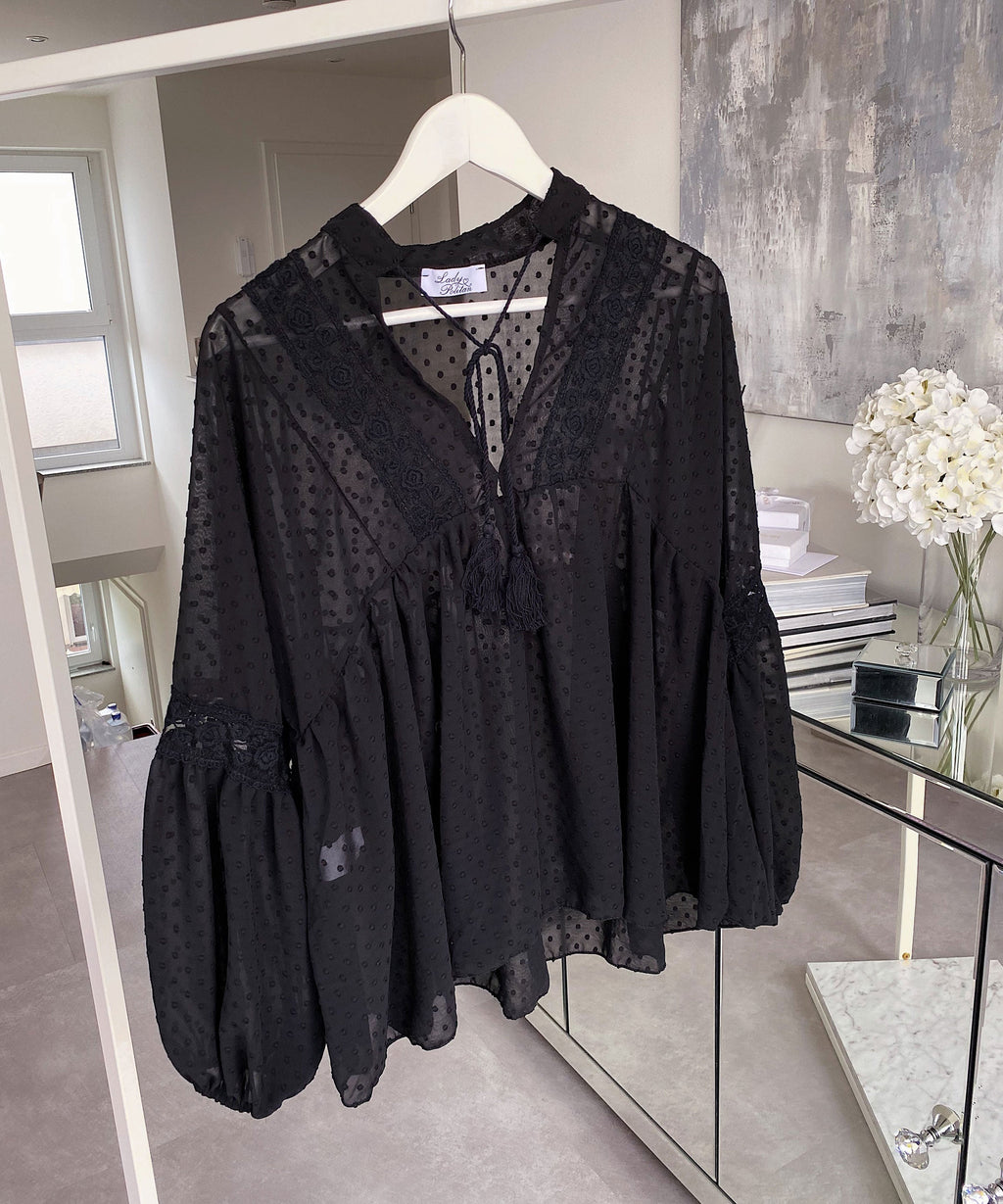 Beautifully Crafted Blouse in a Classic Style
