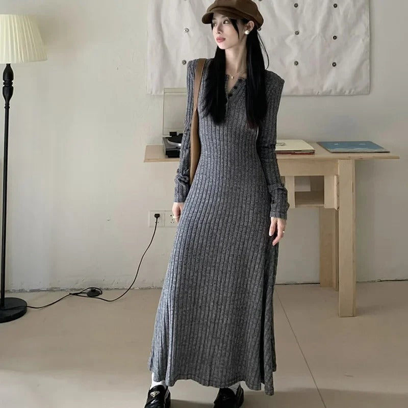 Beautifully Finished Dress in a Timeless Design